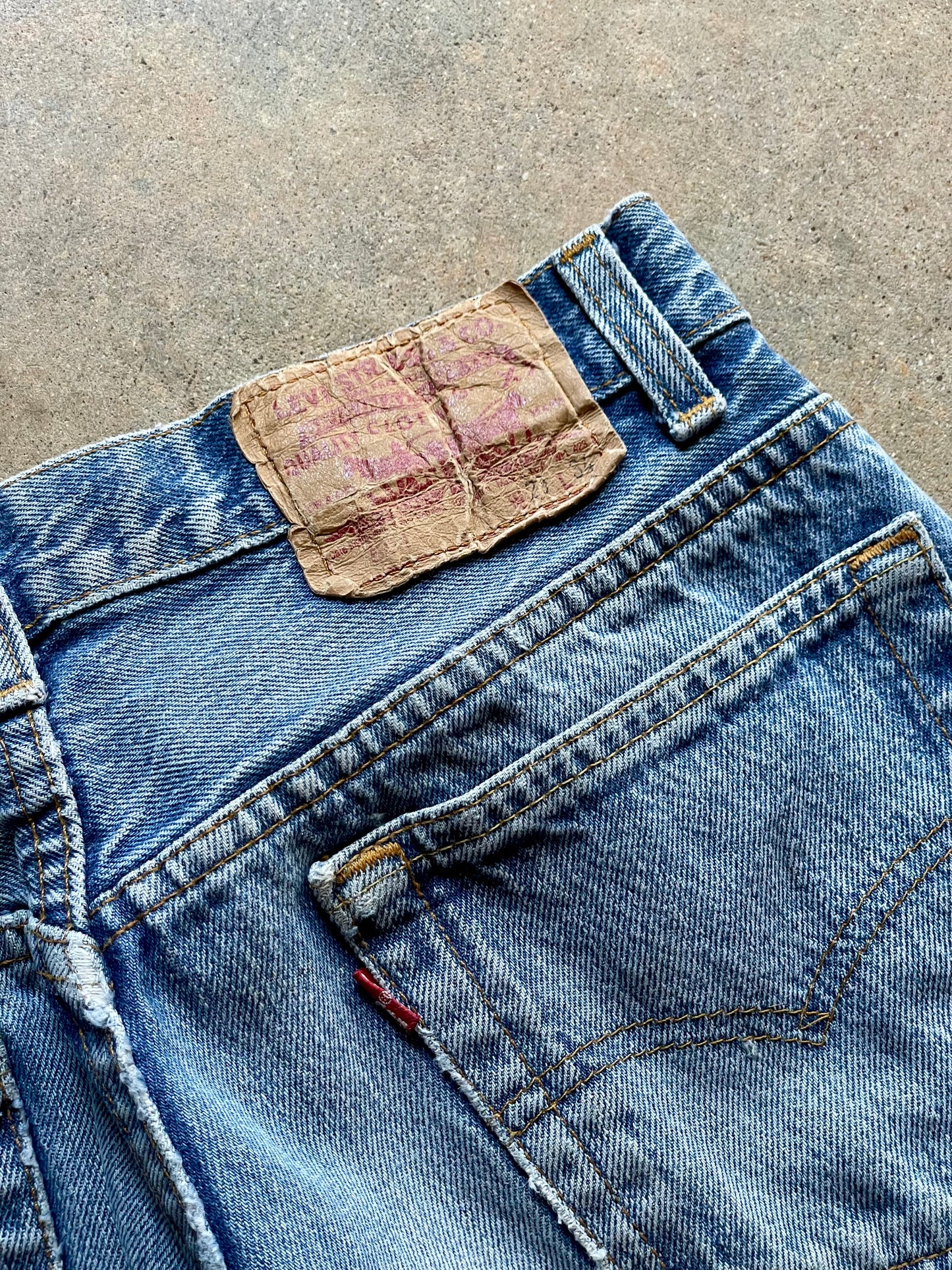 1980’s Levi’s 501 Button Fly Denim | 28x33