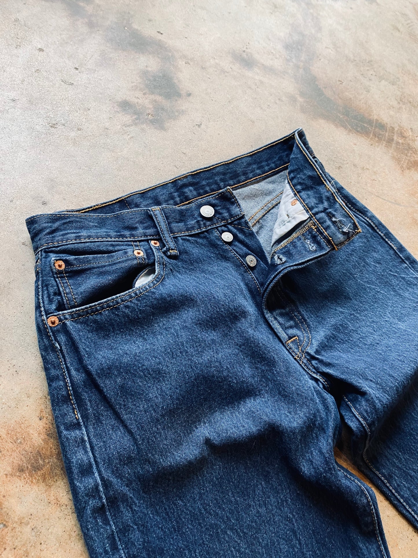 1990s Levi’s 501 Button Fly Denim | 32X32