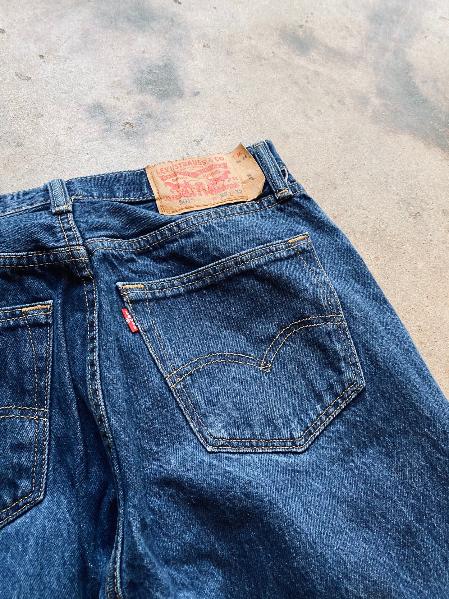 1990s Levi’s 501 Button Fly Denim | 32X32