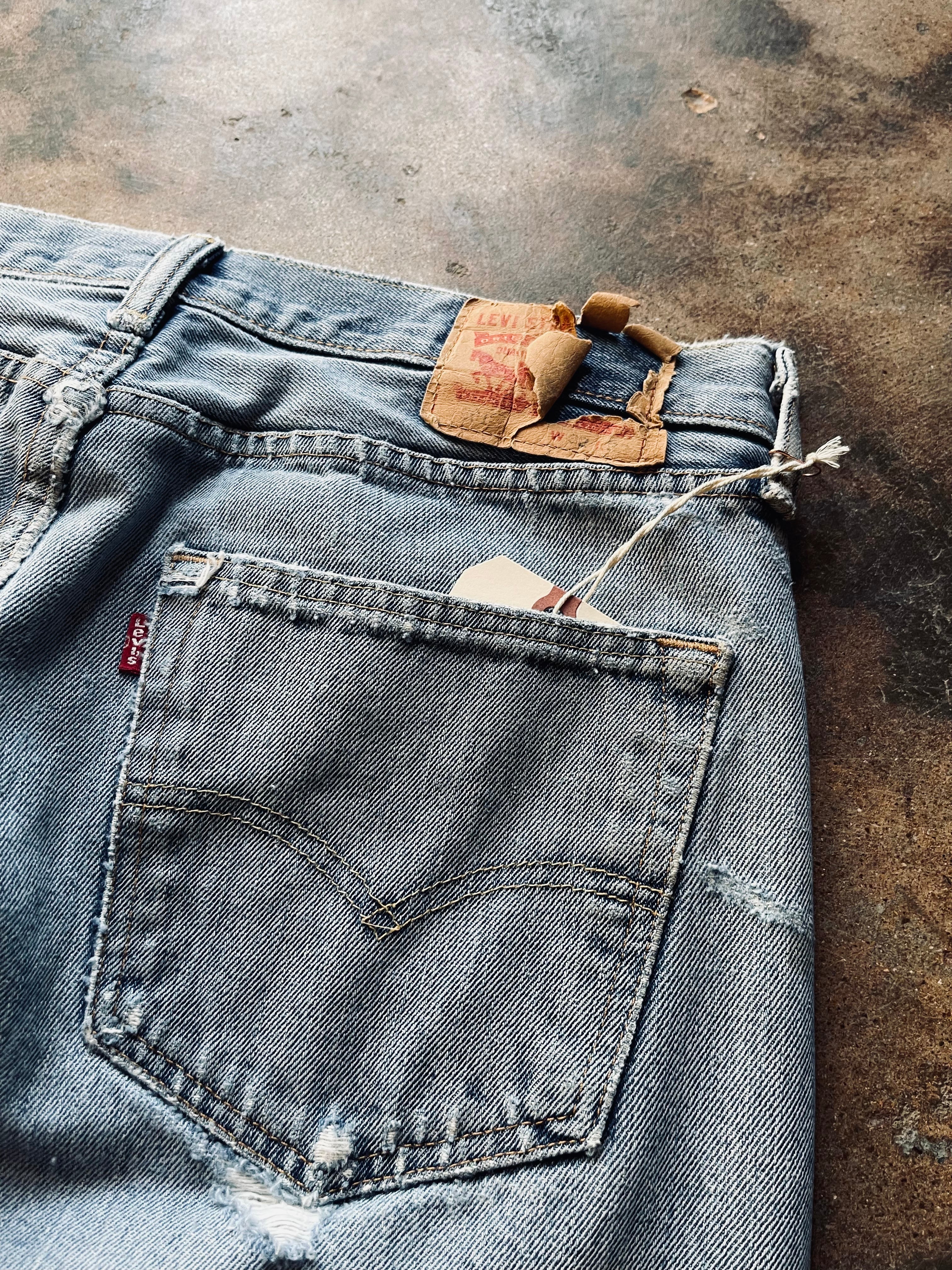 Vintage Levi’s 501 Thrashed Denim | 34X31