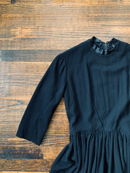 1940’s Wool Mourning Dress | Medium